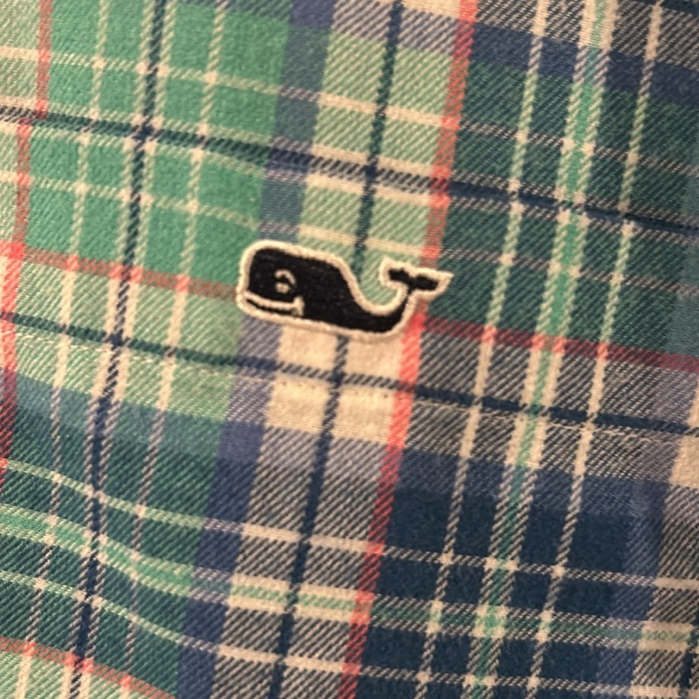 Great Looking Vineyard Vine Performance Tucker Sh… - image 4